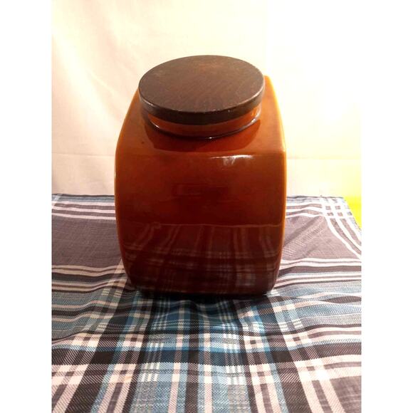 Vintage Hyalyn 200 D Burnished Brown Tilted Ceramic Cookie Jar - - Picture 2 of 8